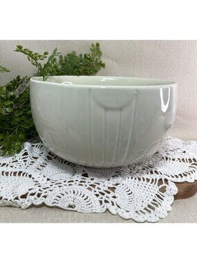 Mixing Bowl Vintage Hall Radiance Yellow cream Art Deco USA shabby chic 8 Inch